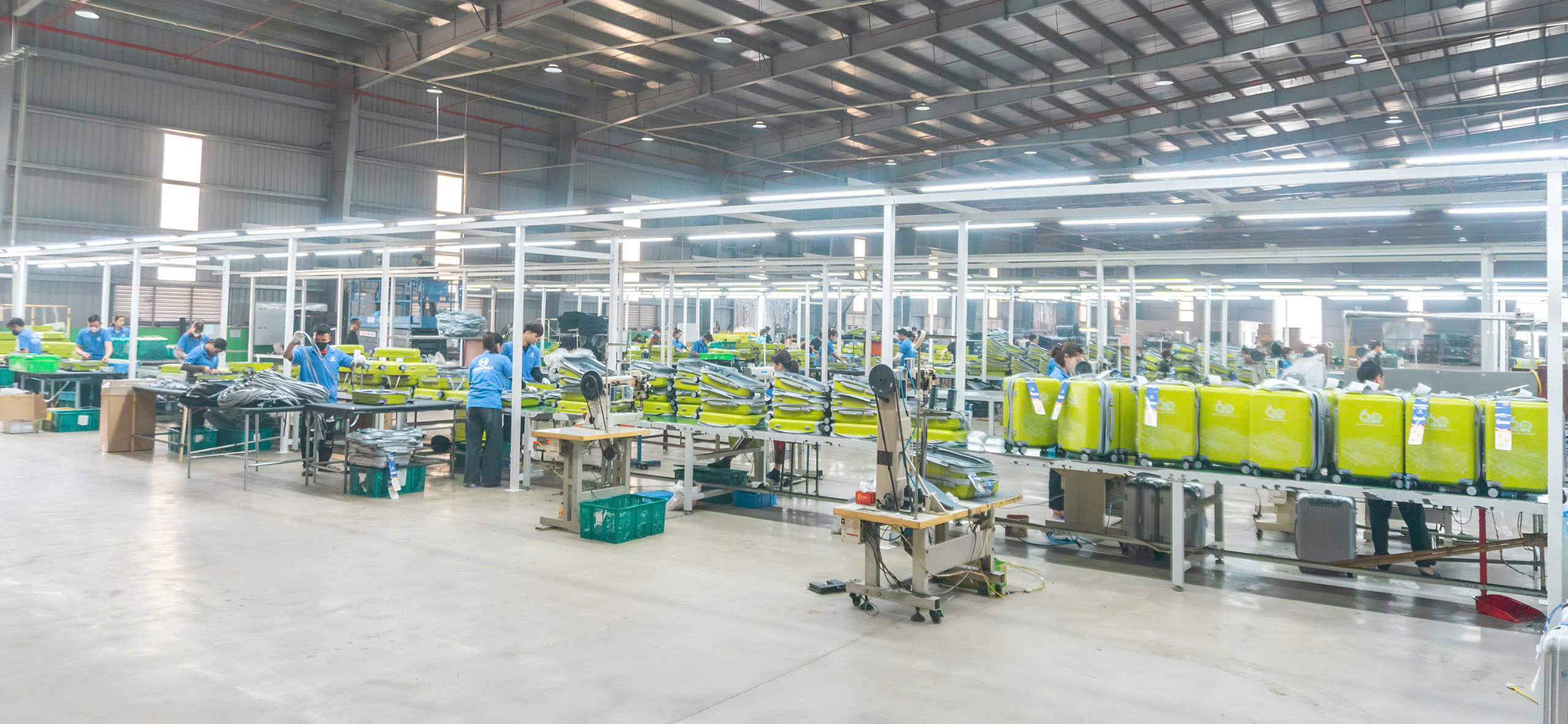 Nhà máy sản xuất hàng lý của Hùng Phát