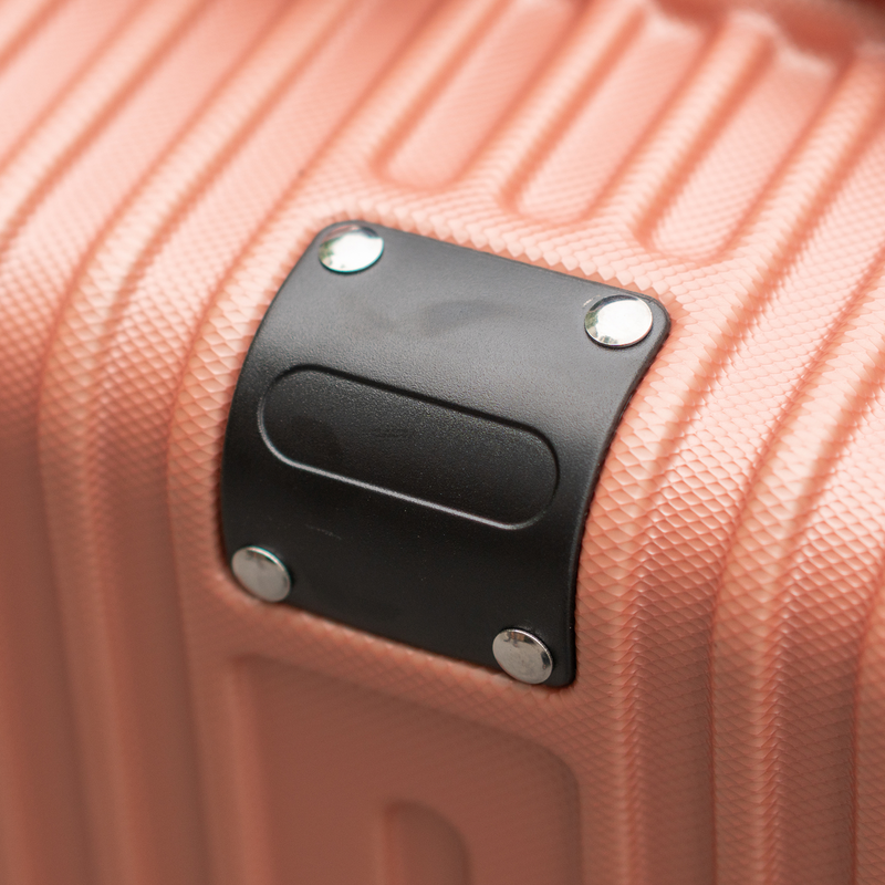 uzo-225-plastic-suitcase
