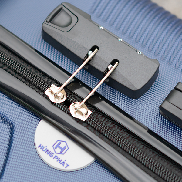 uzo-232-plastic-suitcase
