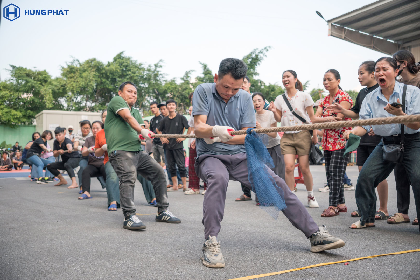 Phần thi kéo co - Hoạt động chào mừng 20/10