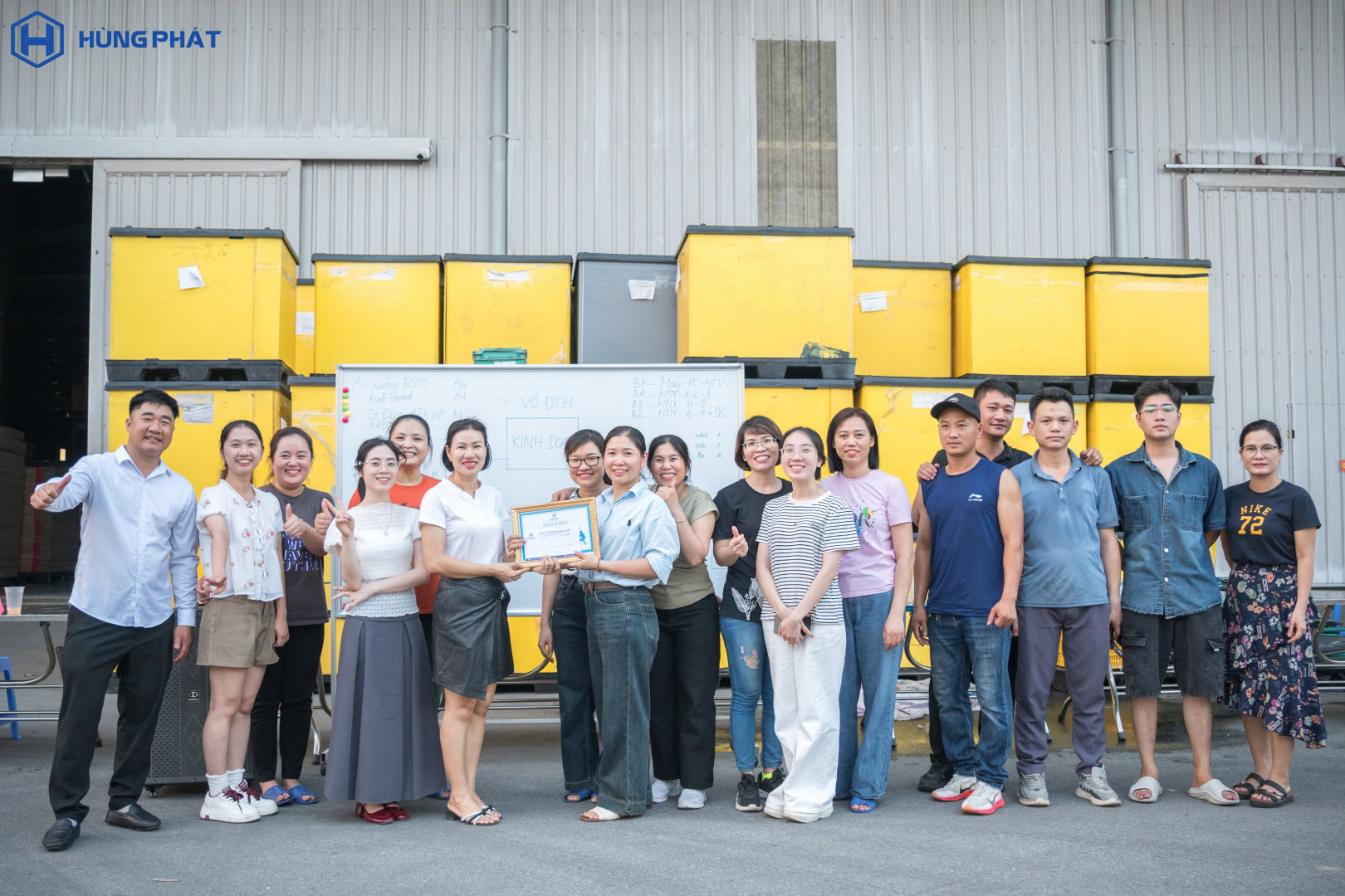 Trao thưởng - phần quà sau cuộc thi kéo co