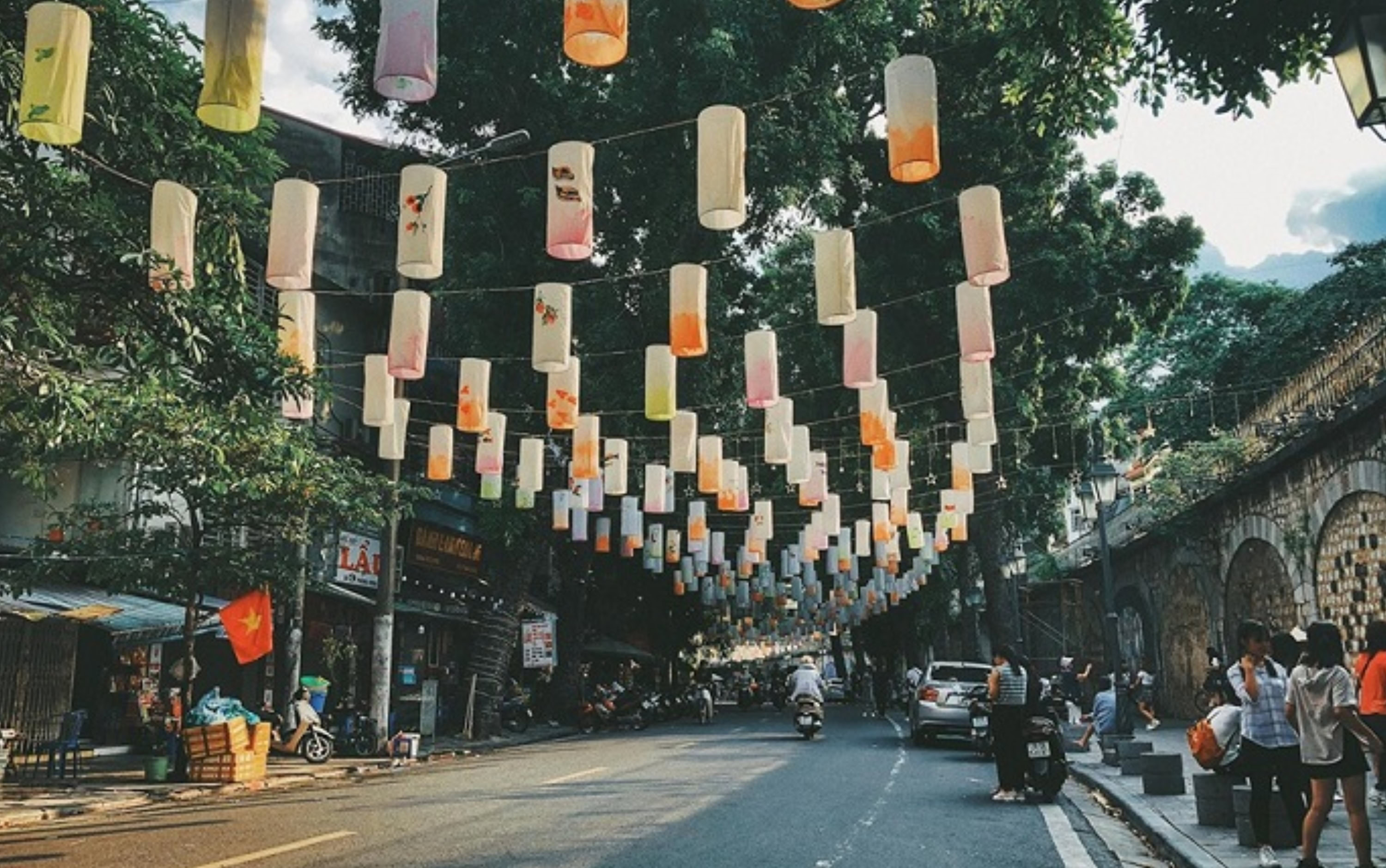 Top 5 Địa Điểm Chơi Trung Thu Ở Hà Nội Nổi Tiếng 2026 4 pho-bich-hoa-phung-hung