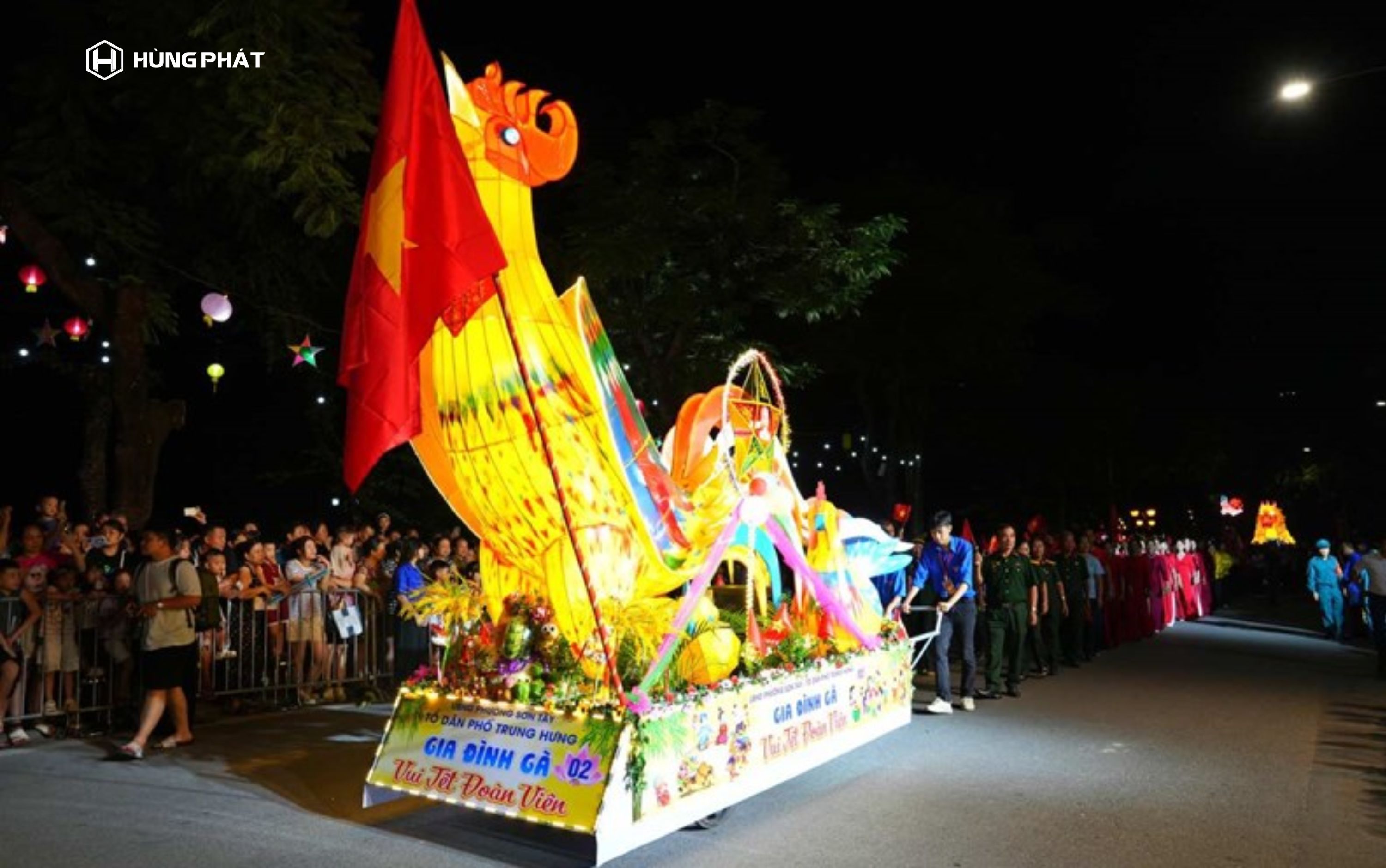 Top 5 Địa Điểm Chơi Trung Thu Ở Hà Nội Nổi Tiếng 2026 3 pho-di-bo-ho-guom-dia-diem-choi-trung-thu-duoc-nhieu-gioi-tre-lua-chon