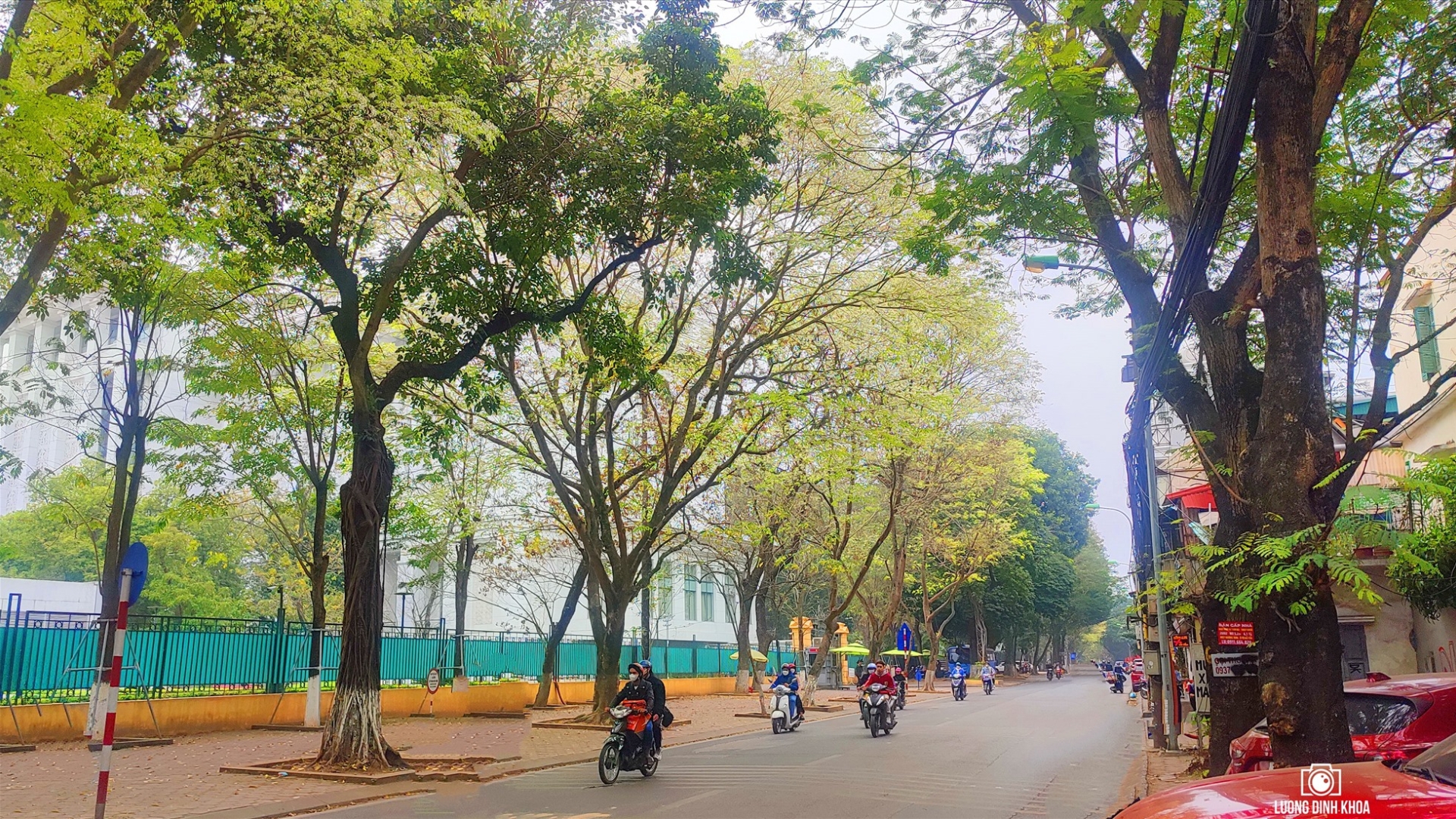 Khám phá mùa hoa sữa Hà Nội và những con phố đẹp nhất khi thu về 5 ho-guom-mang-ve-dep-thanh-binh-khi-thu-ve-thich-hop-de-dao-bo-ngam-canh-va-luu-giu-nhung-khoanh-khac-dang-nho