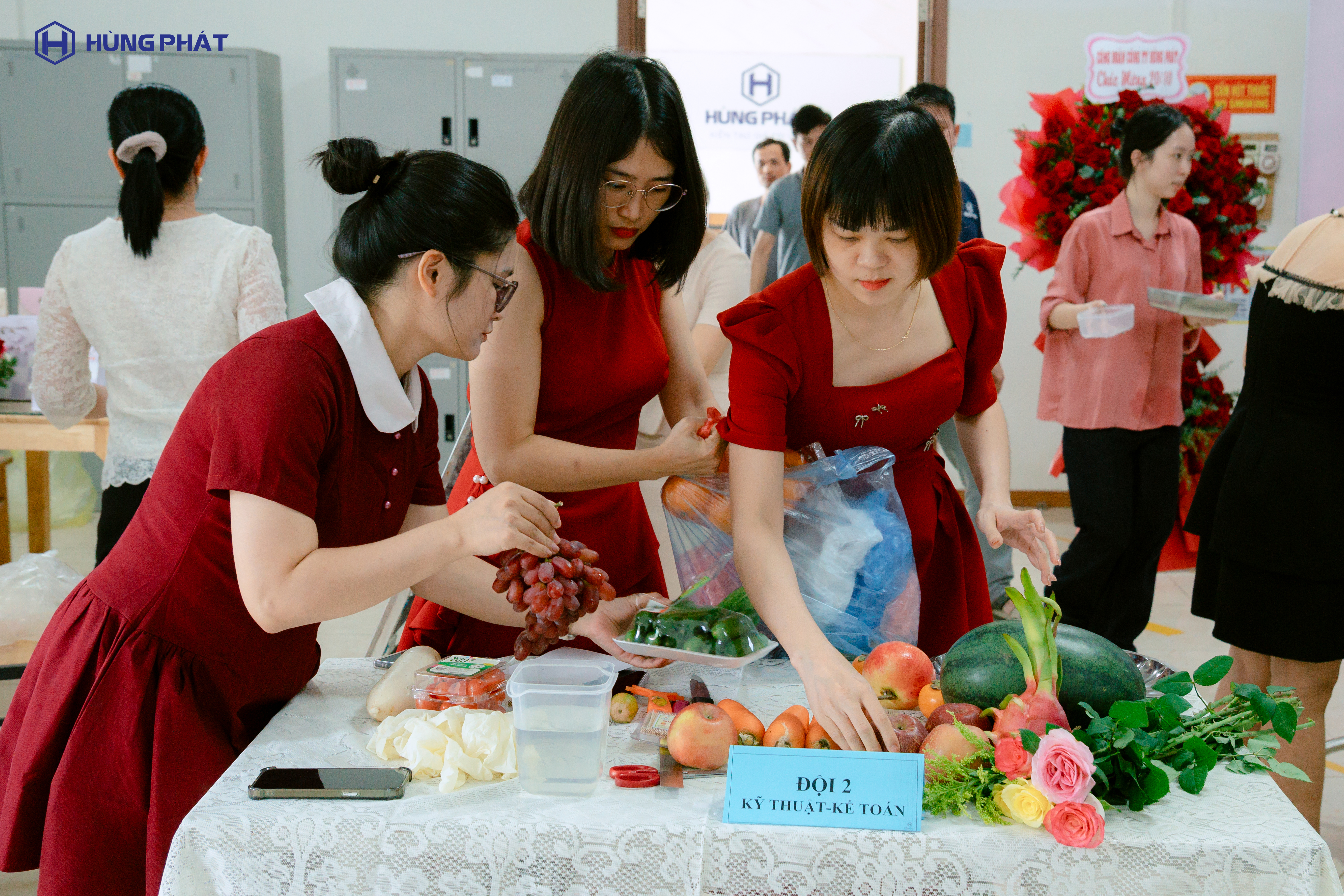 Hoạt động 20/10 tại Hùng Phát gắn kết và lan tỏa tinh thần đoàn kết 4 hoi-thi-cat-tia-hoa-qua-tai-hung-phat-de-cao-su-kheo-leo-sang-tao