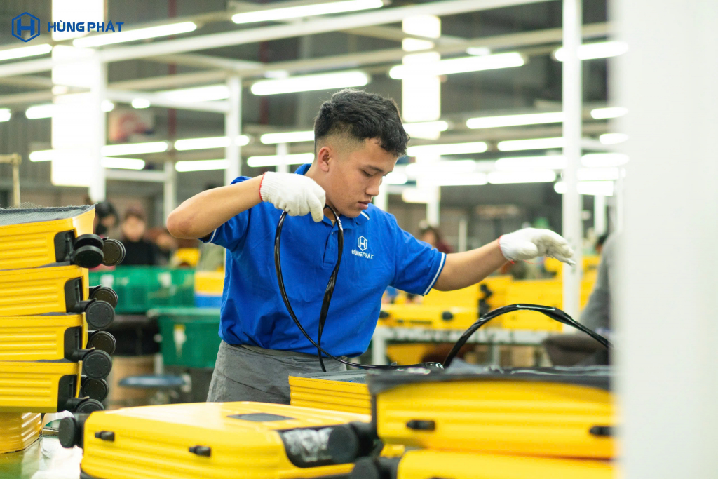 hung-phat-a-trusted-provider-of-uniform-suitcase